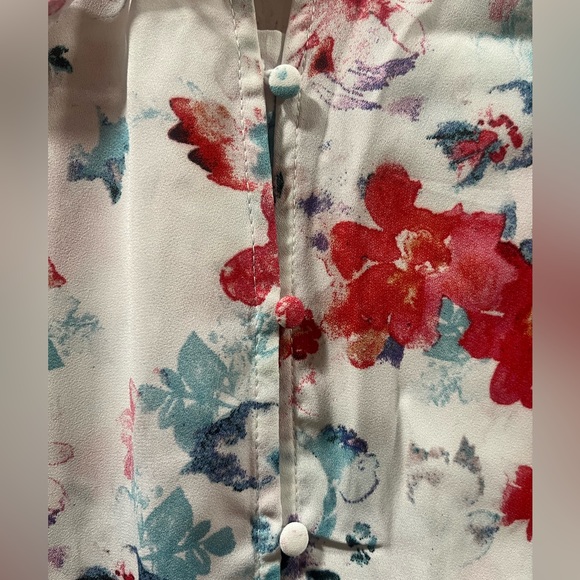 Beautiful Floral top - Picture 9 of 10